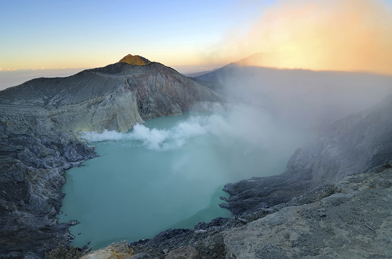 Le volcan Kawah Ijen sur l’île de Java en Indonésie